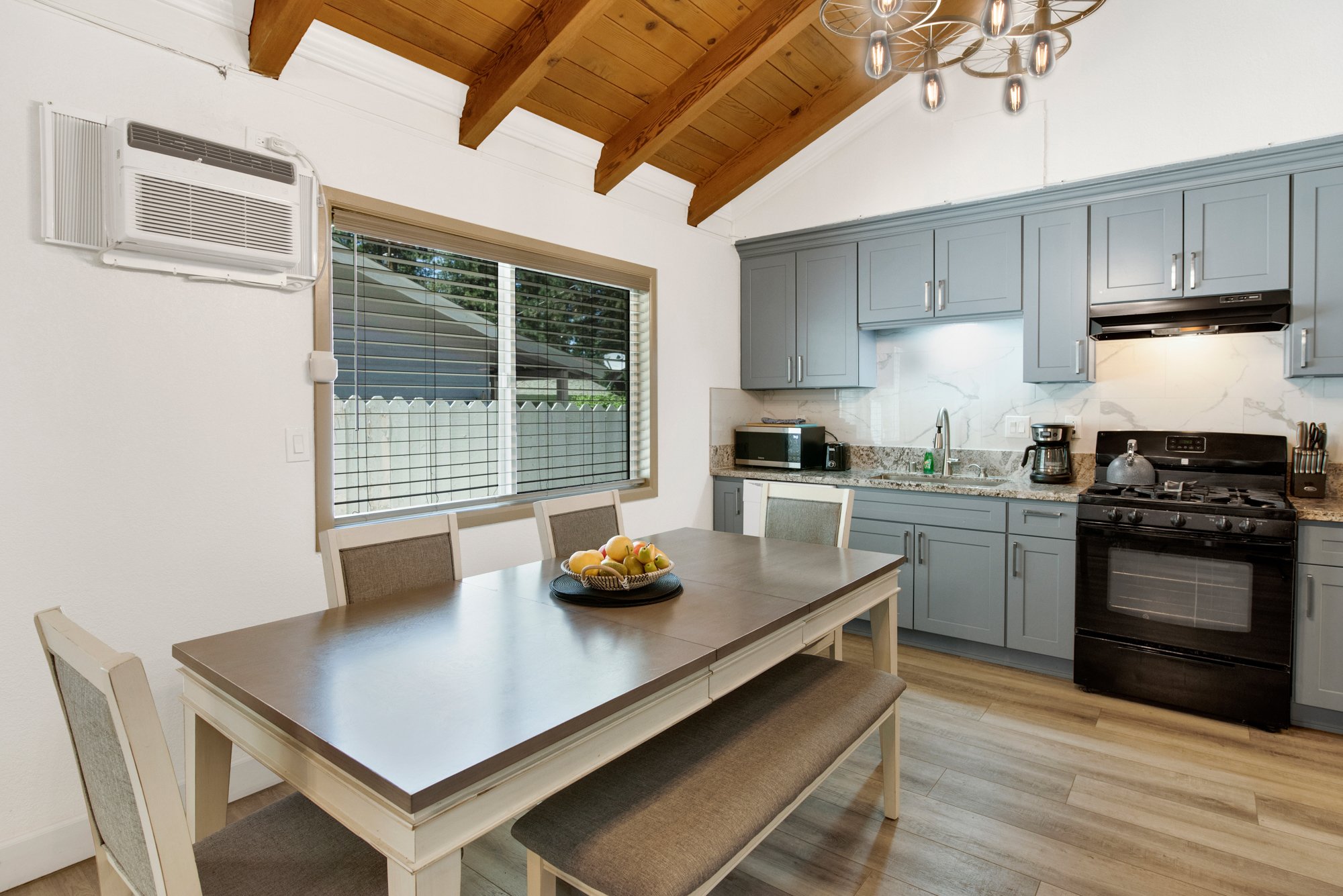 Sweet Retreat Ski Haus Cottage at Big Bear Lake