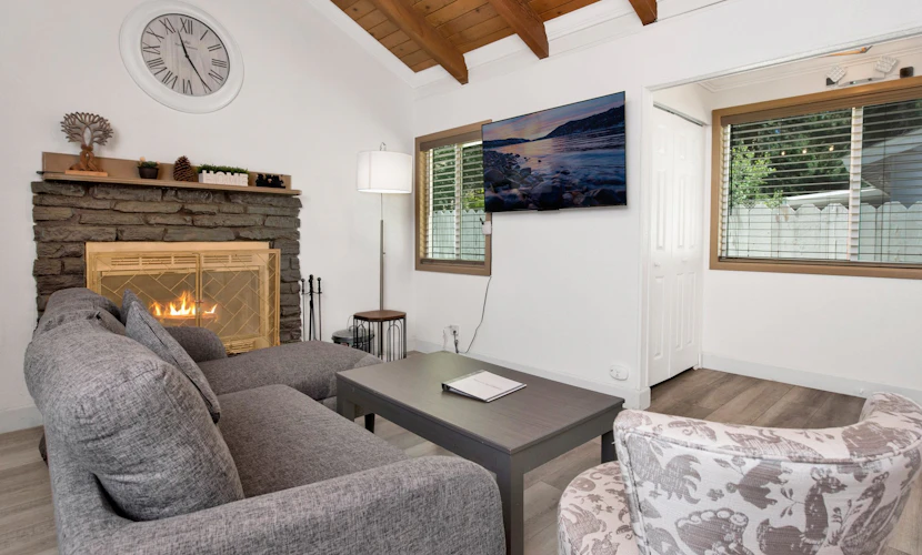 Sweet Retreat Two Cabin Combo- Walk to Ski Lifts & Dining