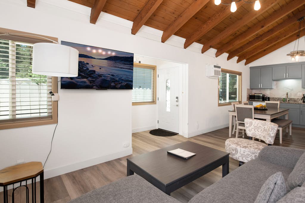 Sweet Retreat Two Cabin Combo- Walk to Ski Lifts & Dining