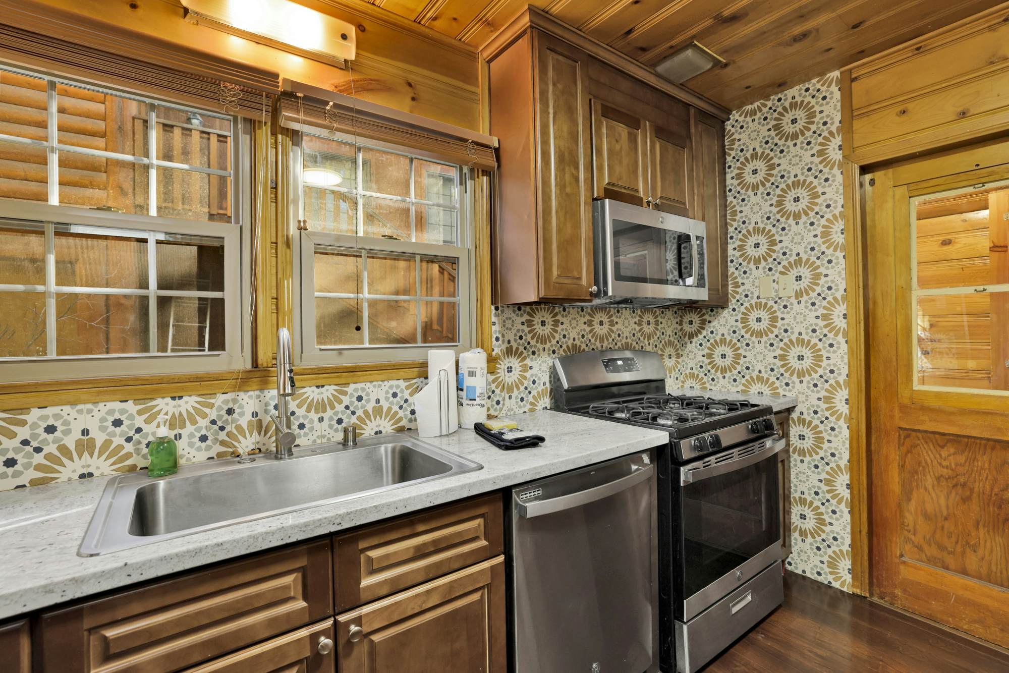 2335-Silvertip Pines