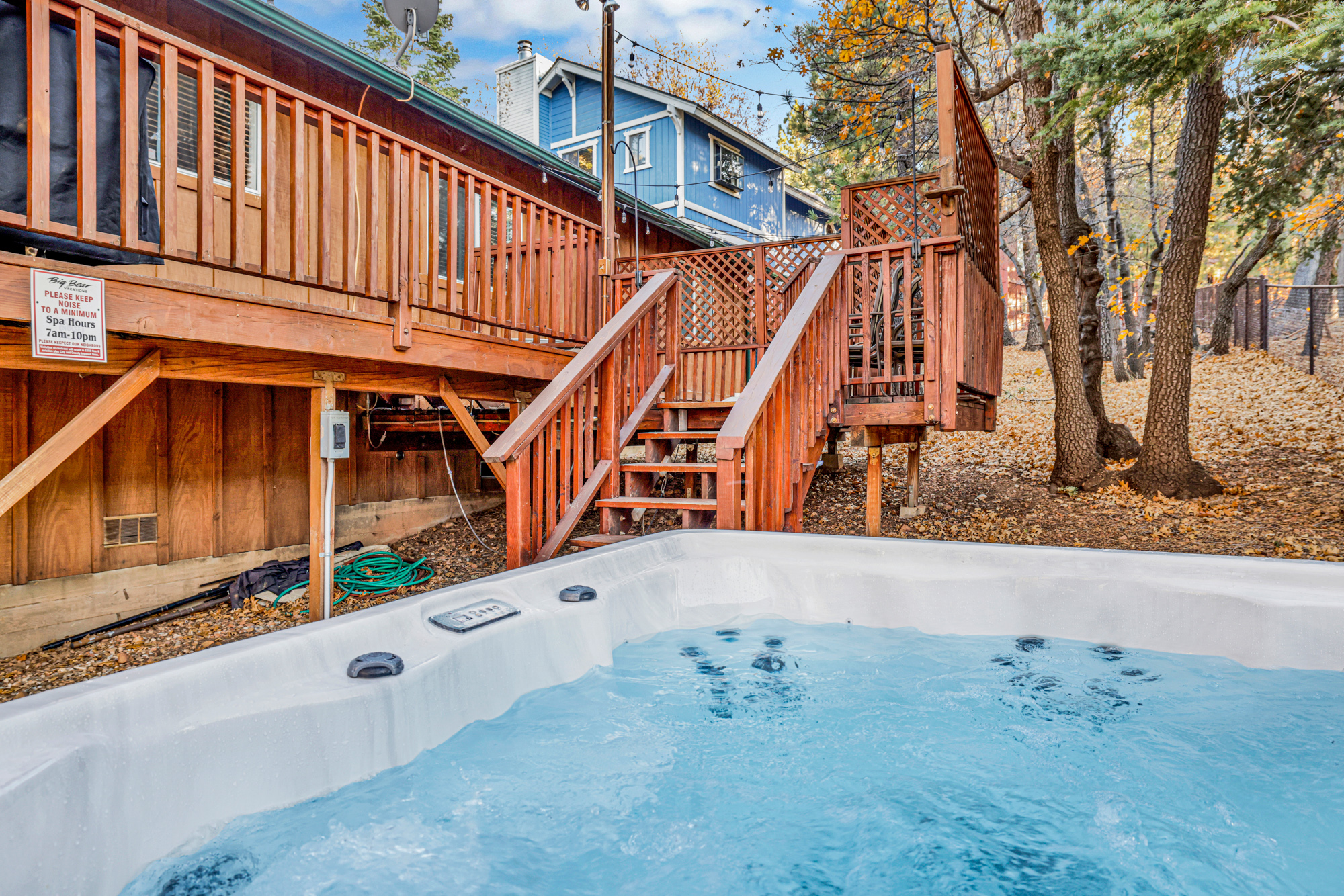 Alameda Landing Log Cabin Retreat w/ Hot Tub + Pool Table