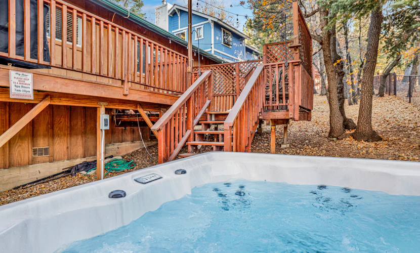 Alameda Landing Log Cabin Retreat w/ Hot Tub + Pool Table