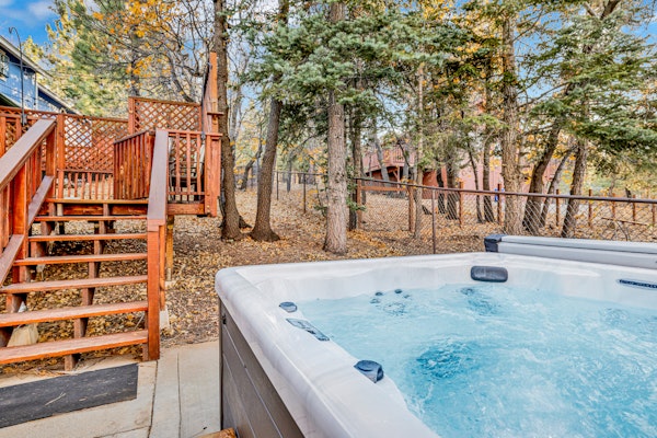 Alameda Landing Log Cabin Retreat w/ Hot Tub + Pool Table