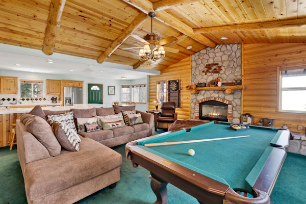 Alameda Landing Log Cabin Retreat w/ Hot Tub + Pool Table
