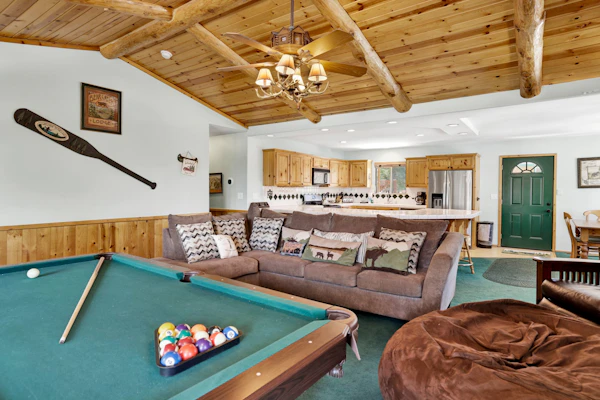 Alameda Landing Log Cabin Retreat w/ Hot Tub + Pool Table