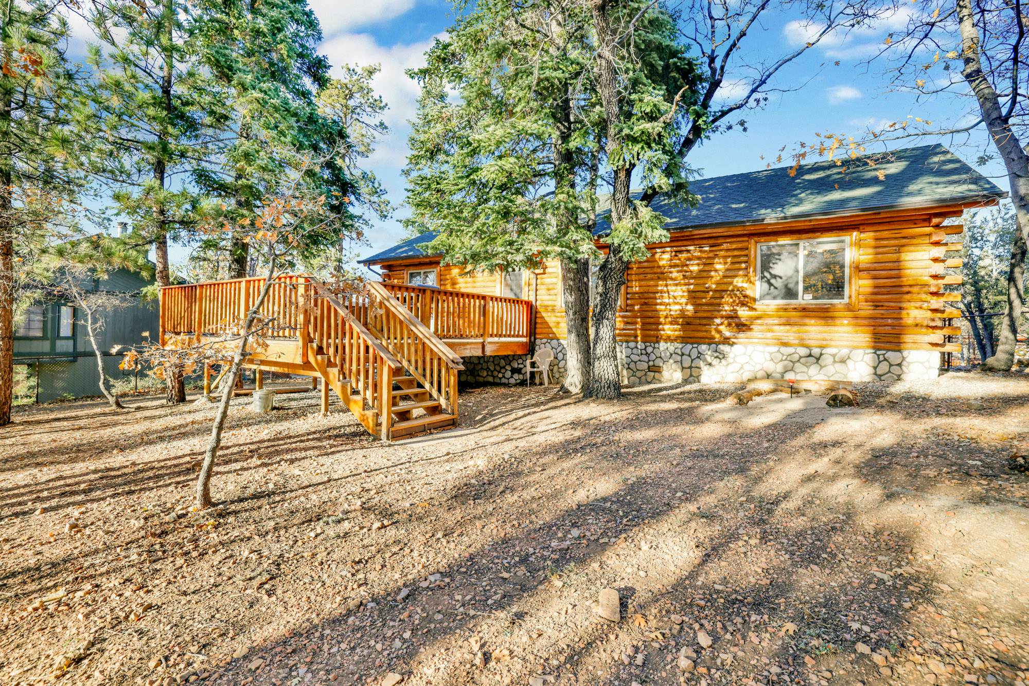2346-Crescenta Pines Log Cabin