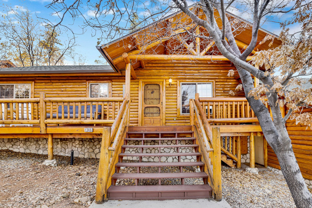 2346-Crescenta Pines Log Cabin