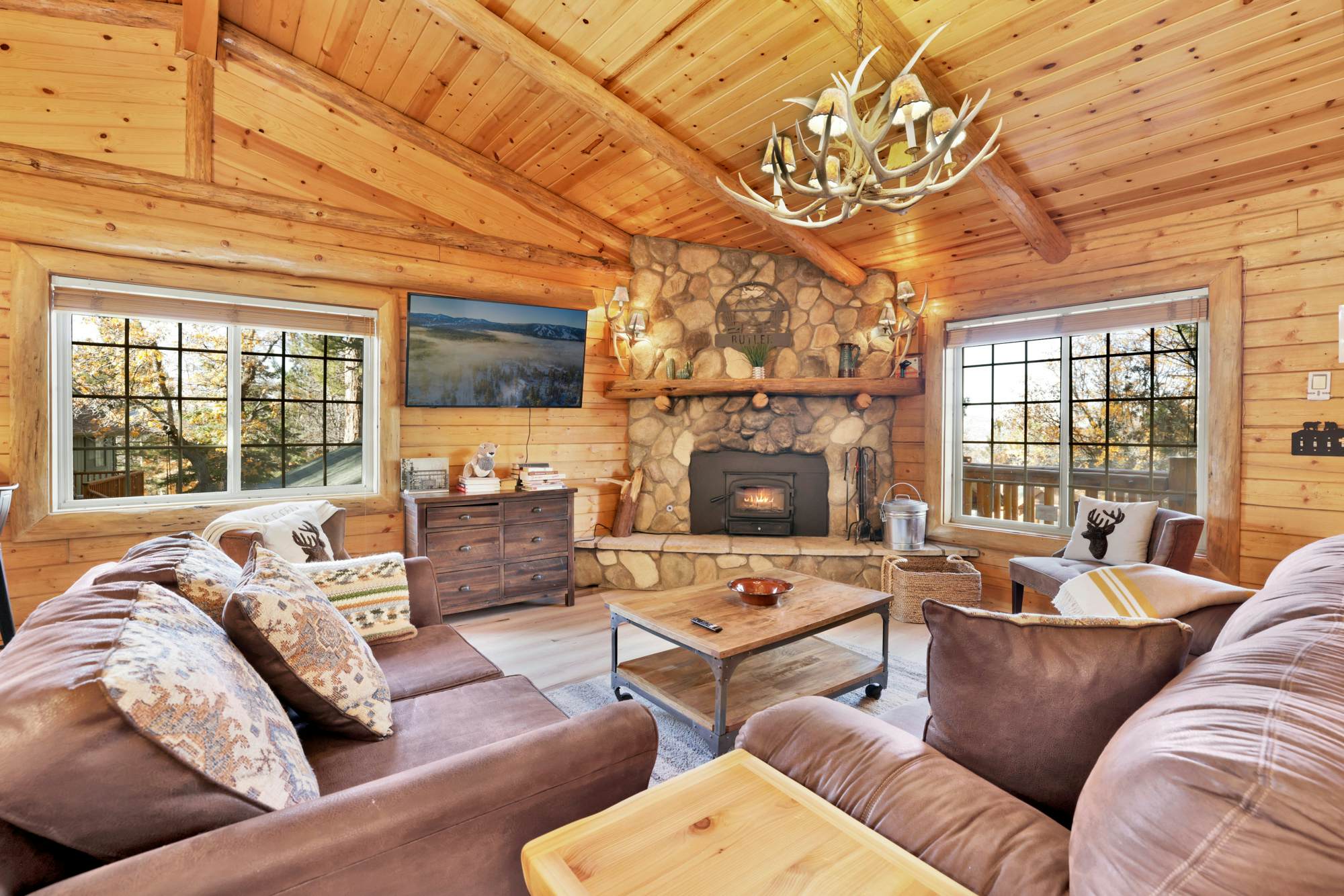 2346-Crescenta Pines Log Cabin