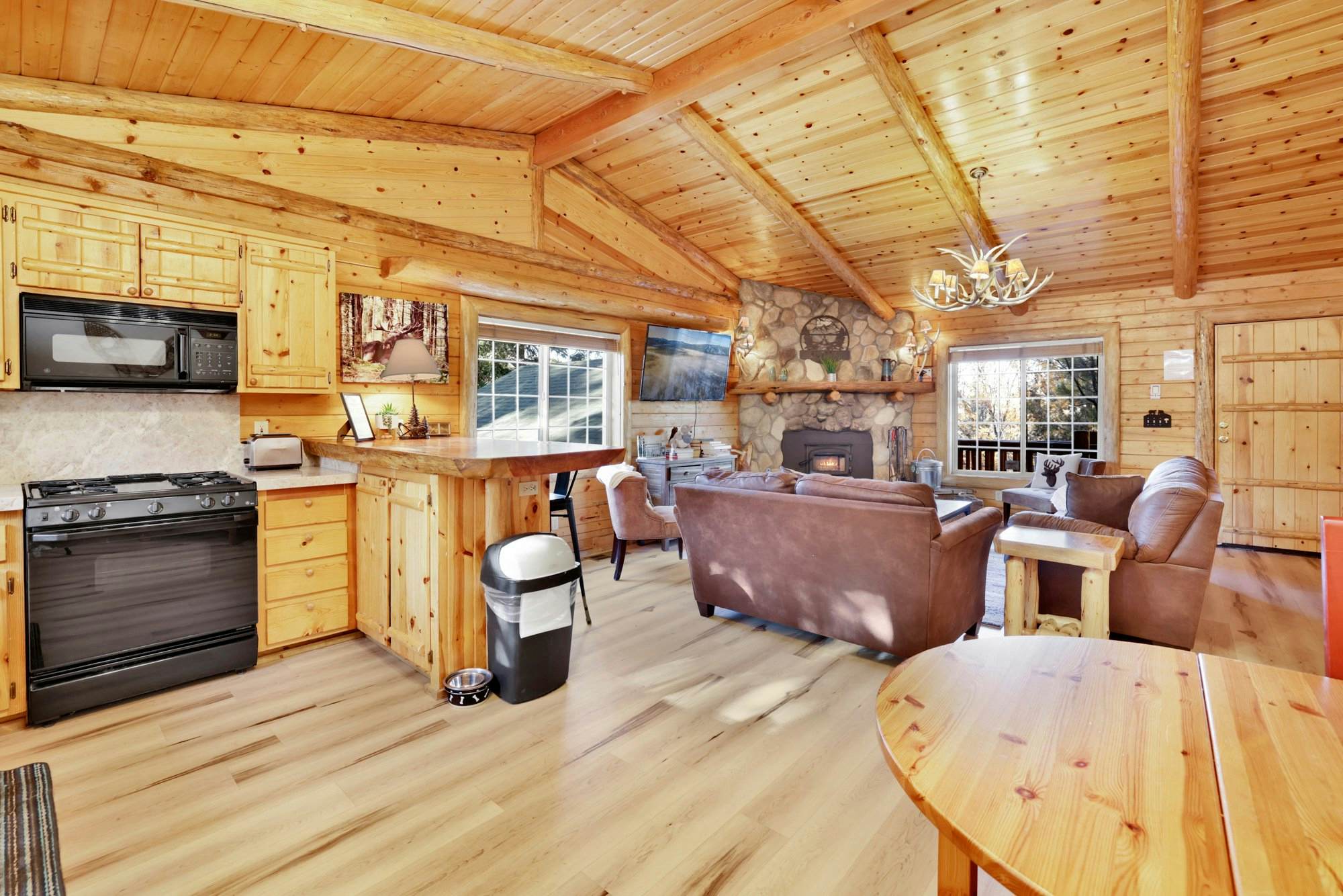 2346-Crescenta Pines Log Cabin