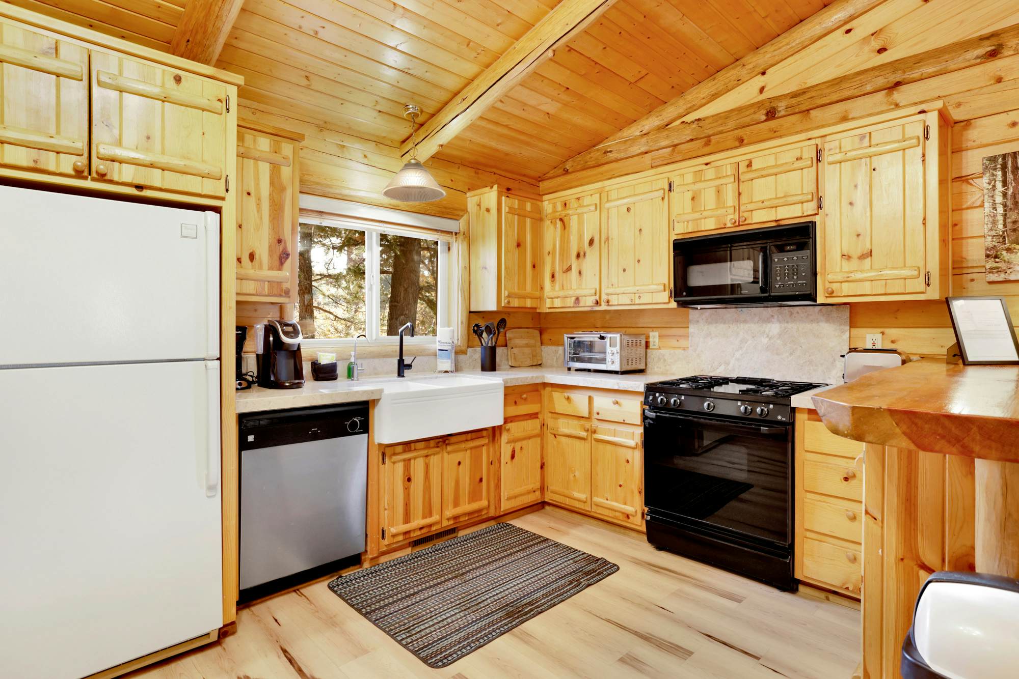 2346-Crescenta Pines Log Cabin