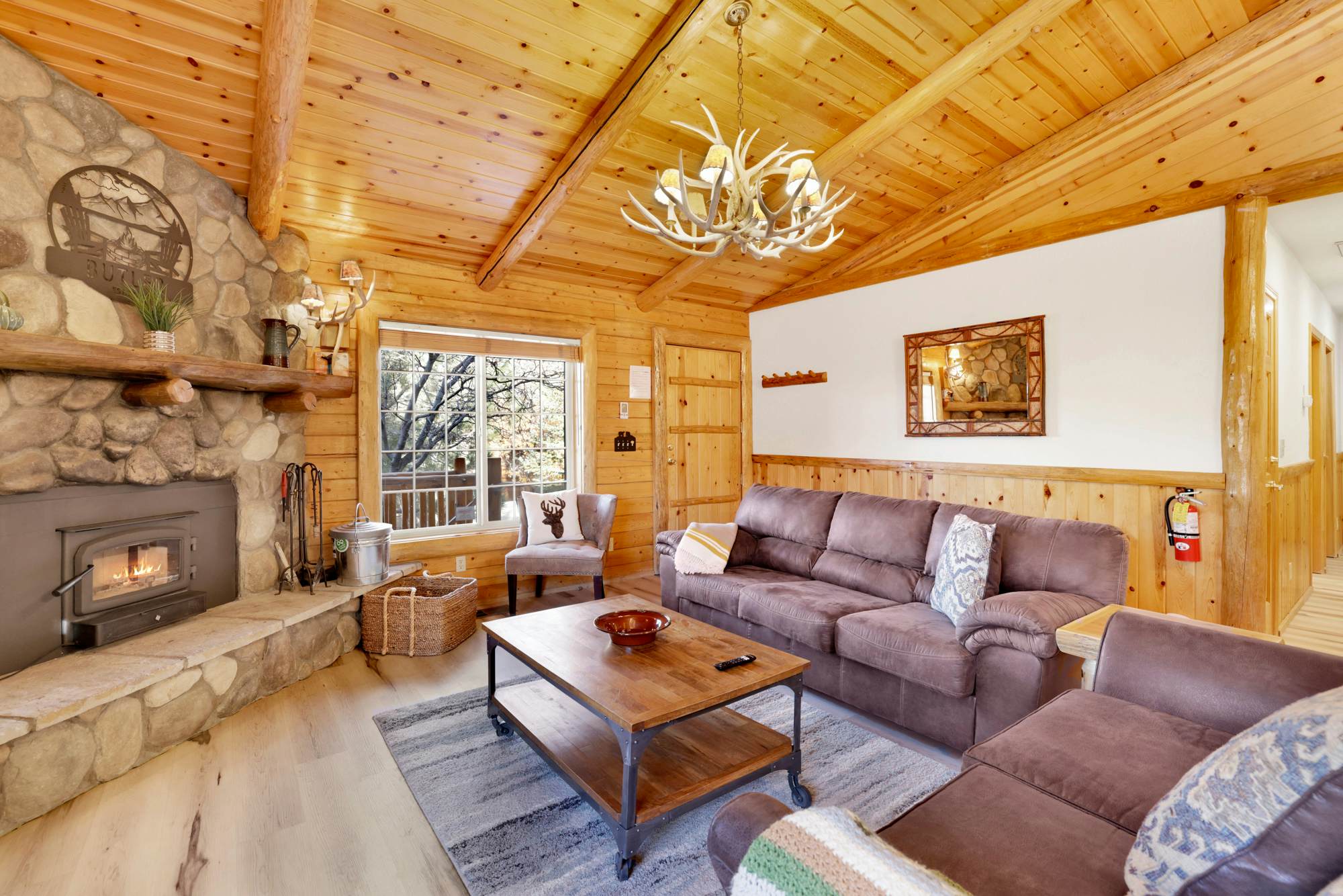 2346-Crescenta Pines Log Cabin