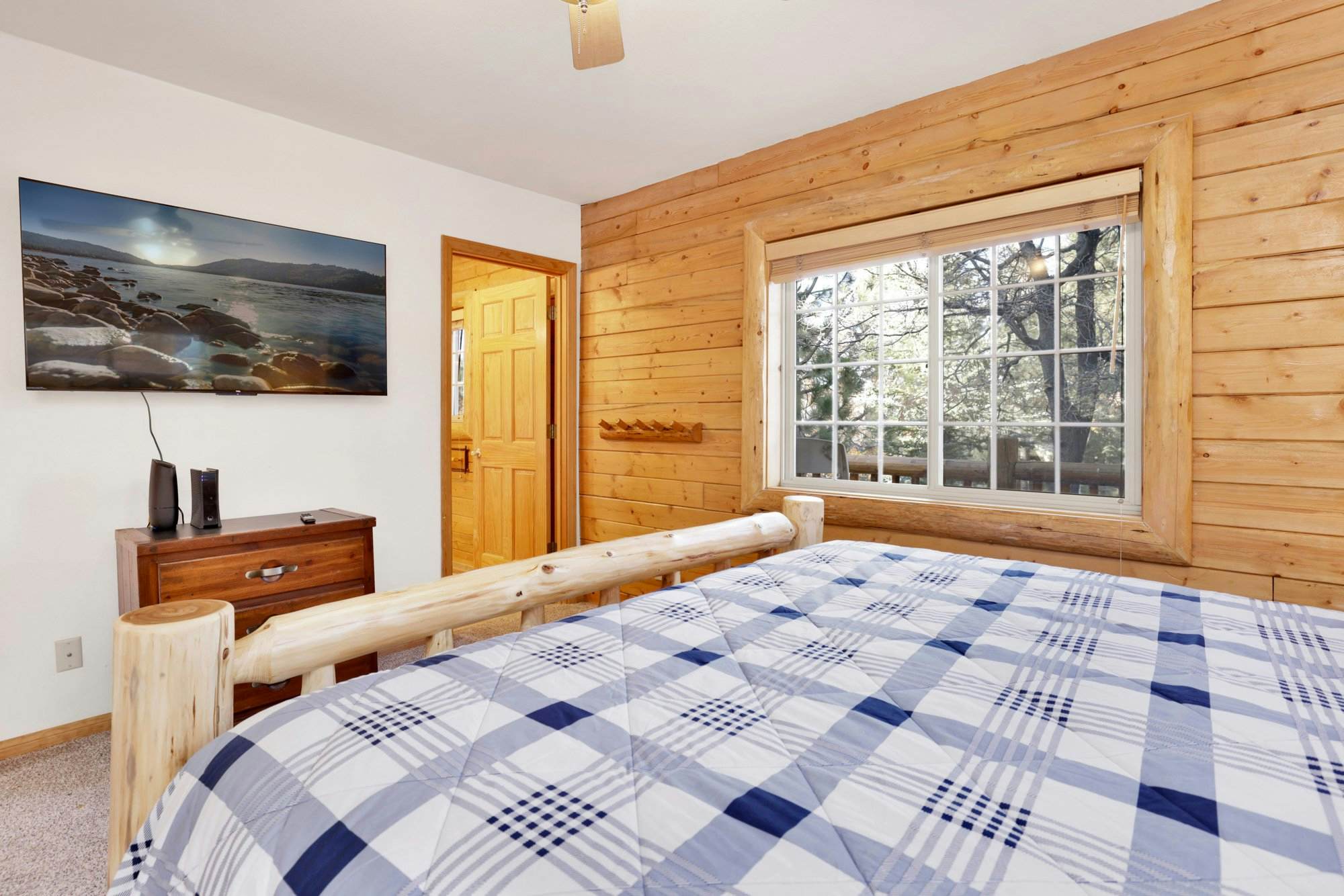2346-Crescenta Pines Log Cabin