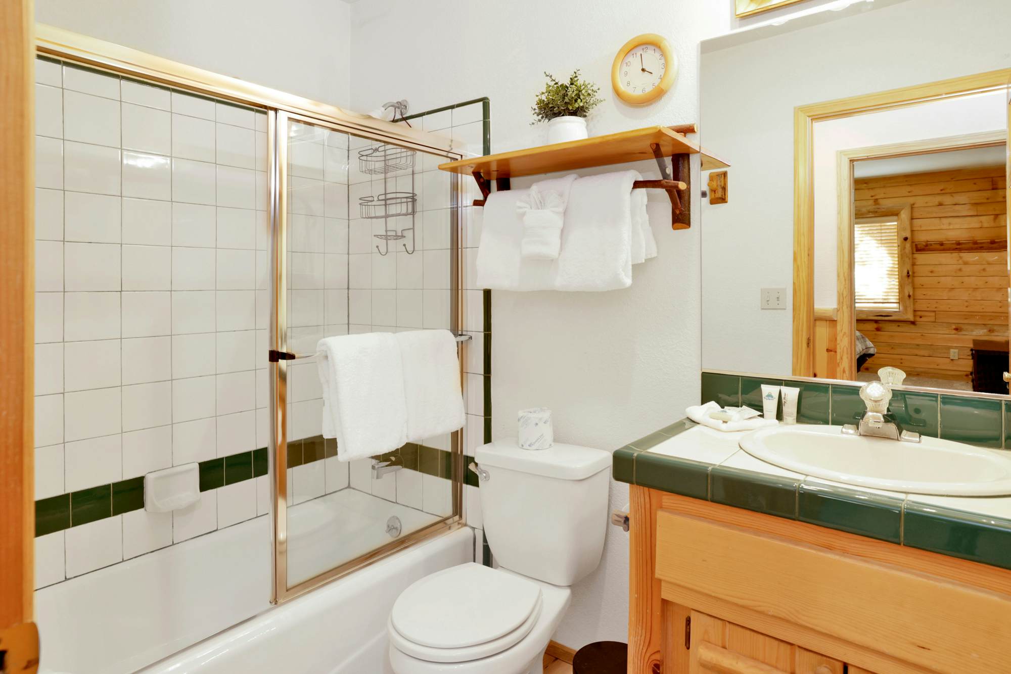 2346-Crescenta Pines Log Cabin