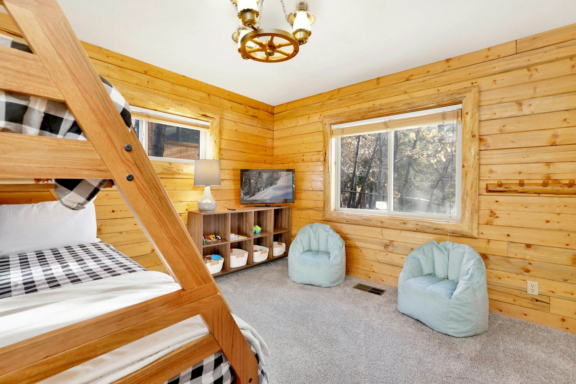 2346-Crescenta Pines Log Cabin