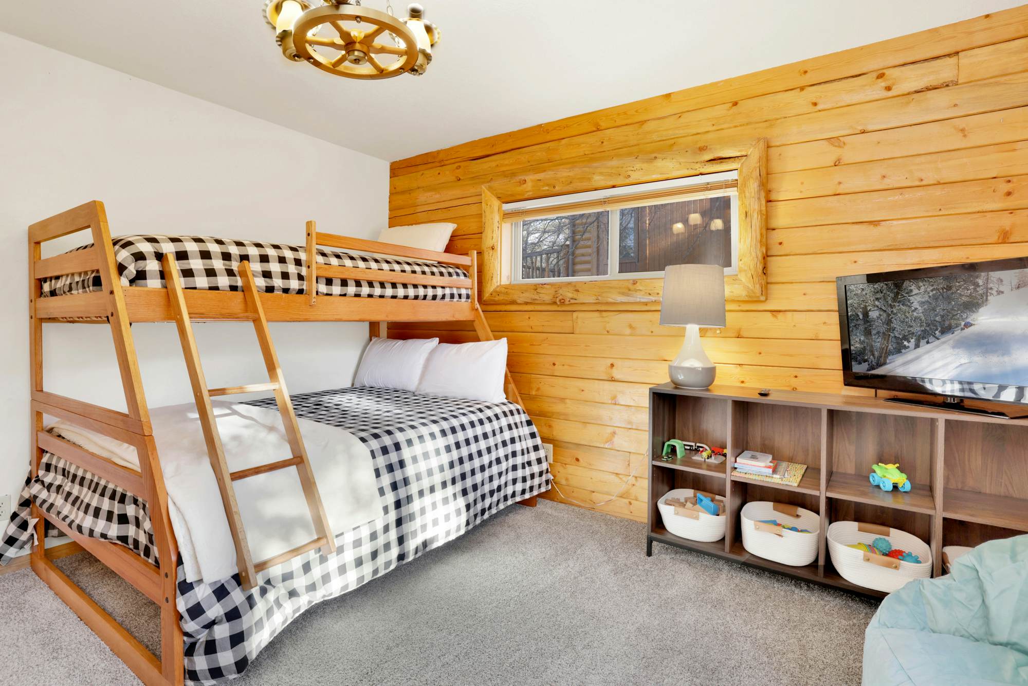 2346-Crescenta Pines Log Cabin