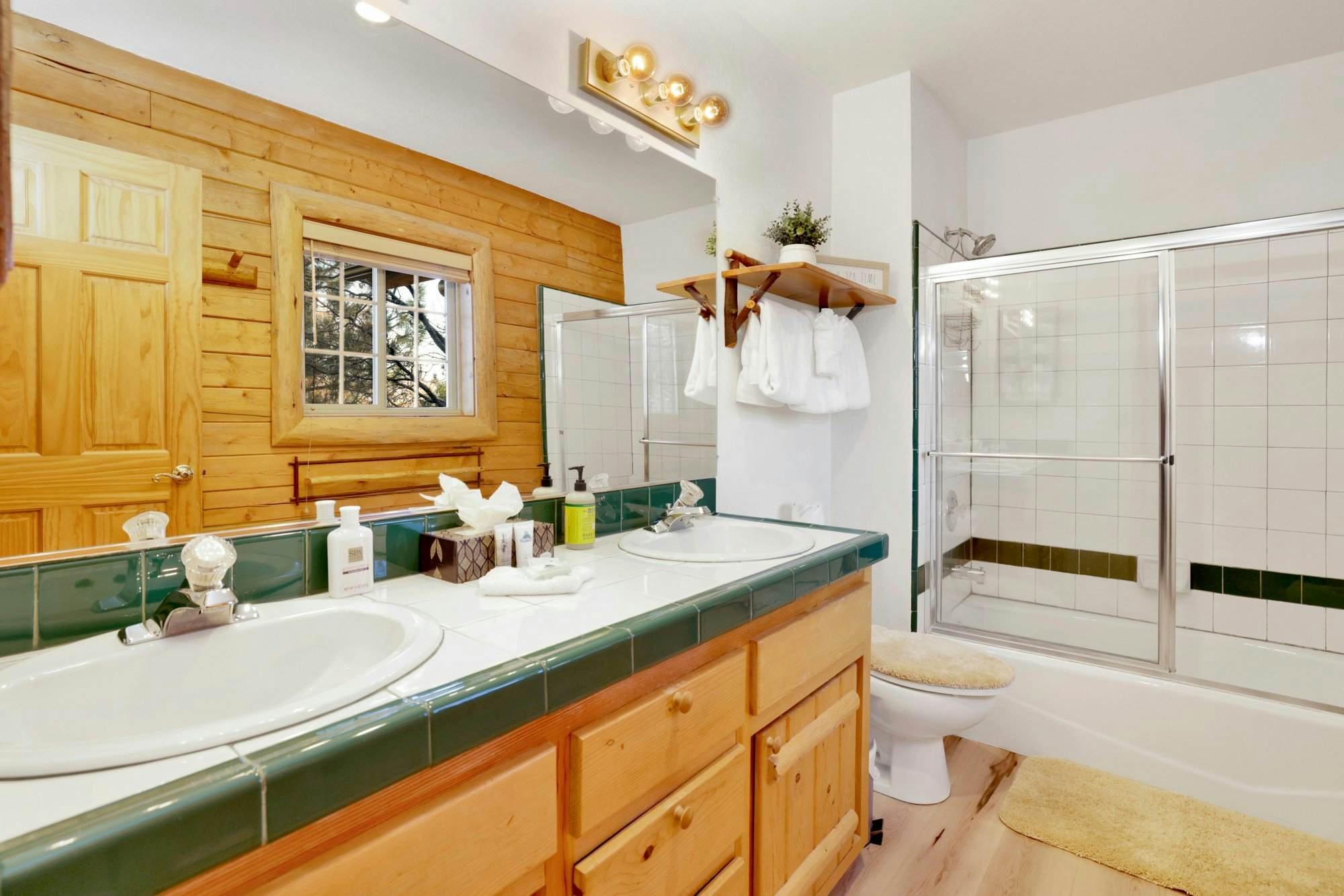 2346-Crescenta Pines Log Cabin