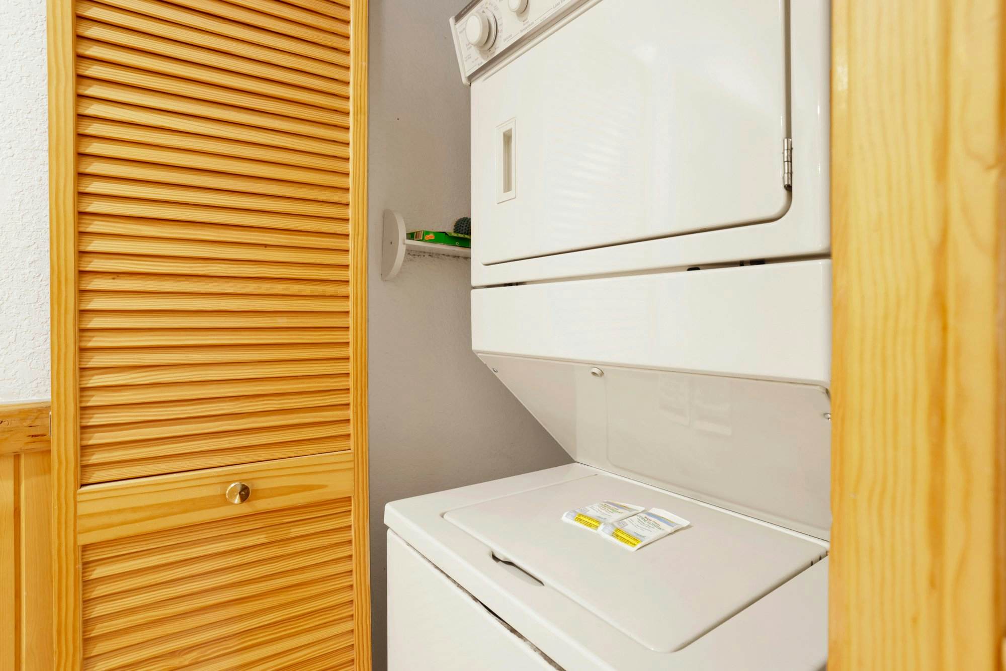 2346-Crescenta Pines Log Cabin