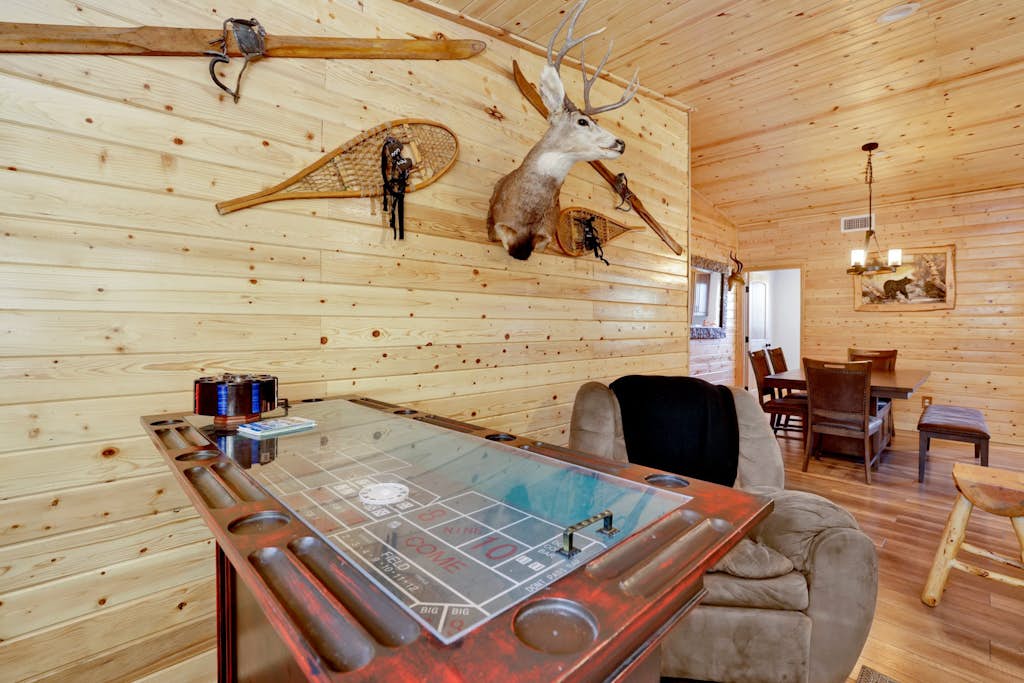 Skyline Log Cabin | Views, Pets & Slopes