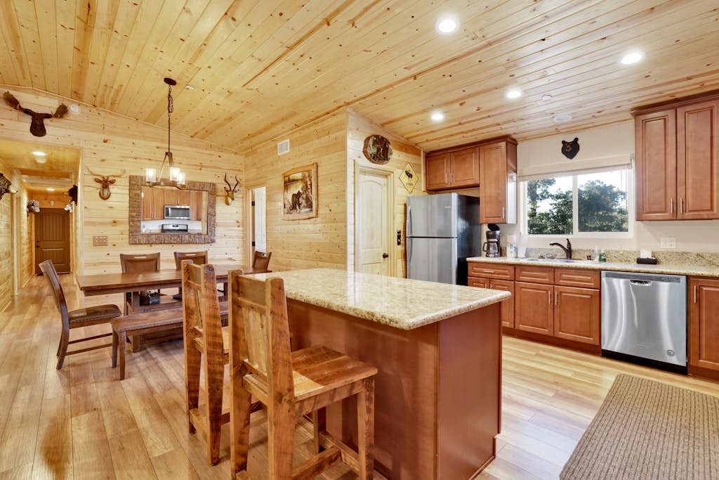 Skyline Log Cabin | Views, Pets & Slopes