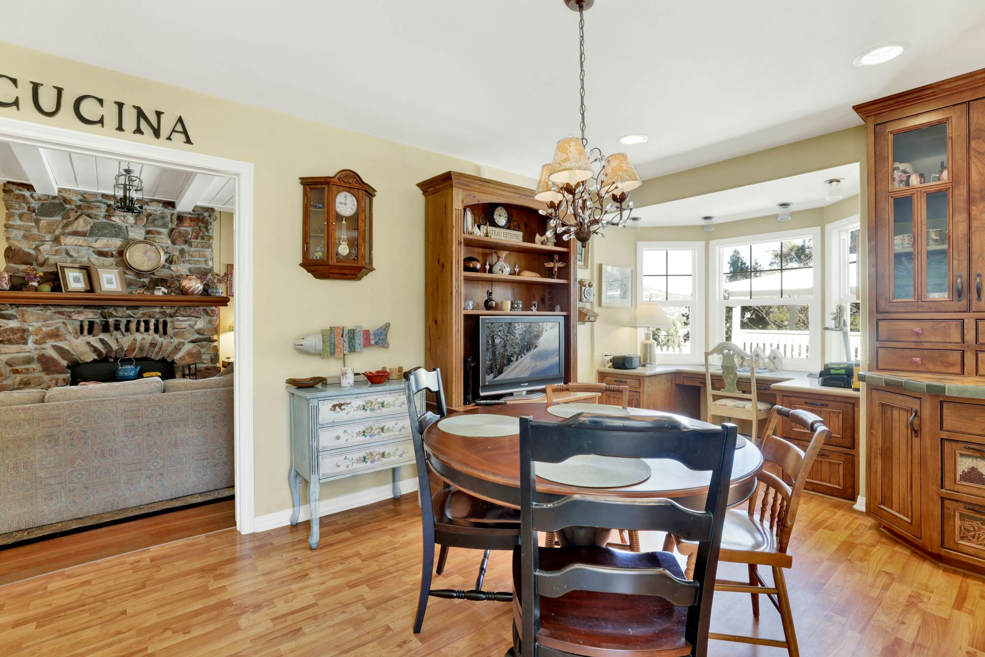 2360 -The Winding Lane House Est 1932