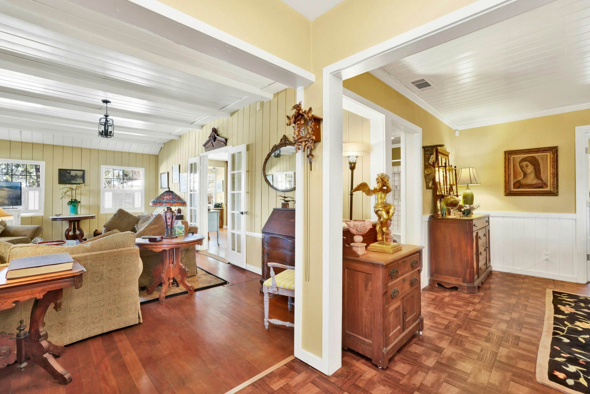 2360 -The Winding Lane House Est 1932