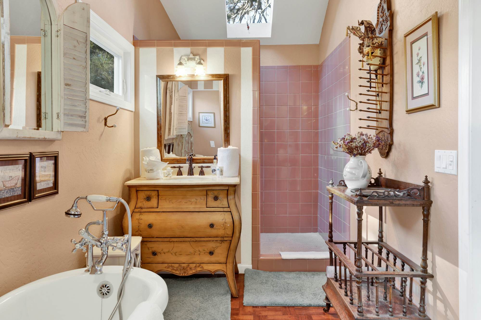 2360 -The Winding Lane House Est 1932