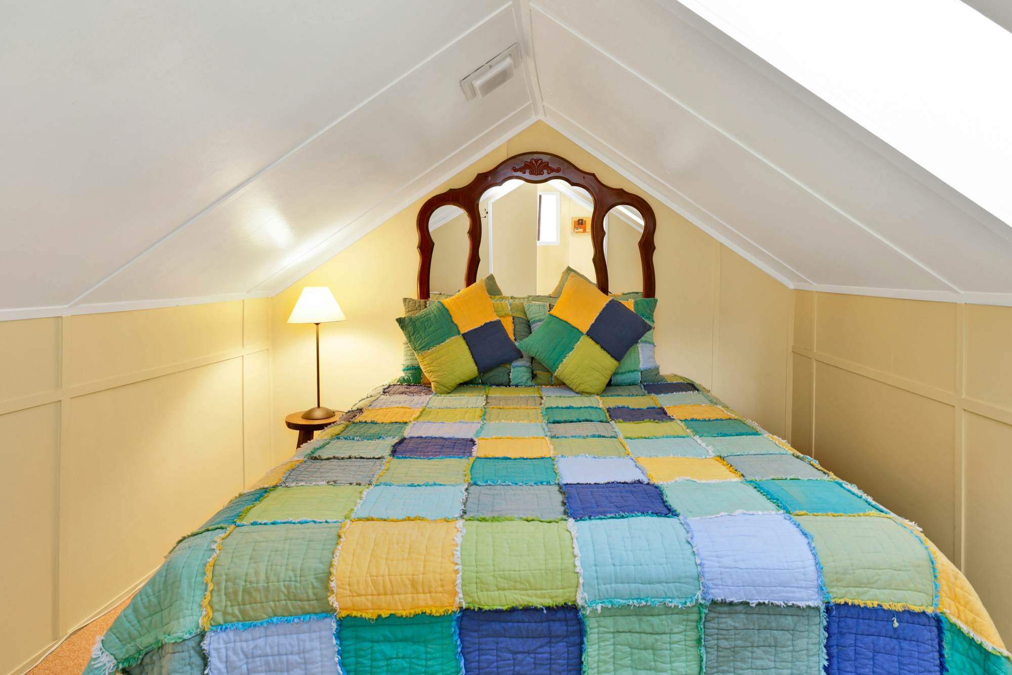 2360 -The Winding Lane House Est 1932