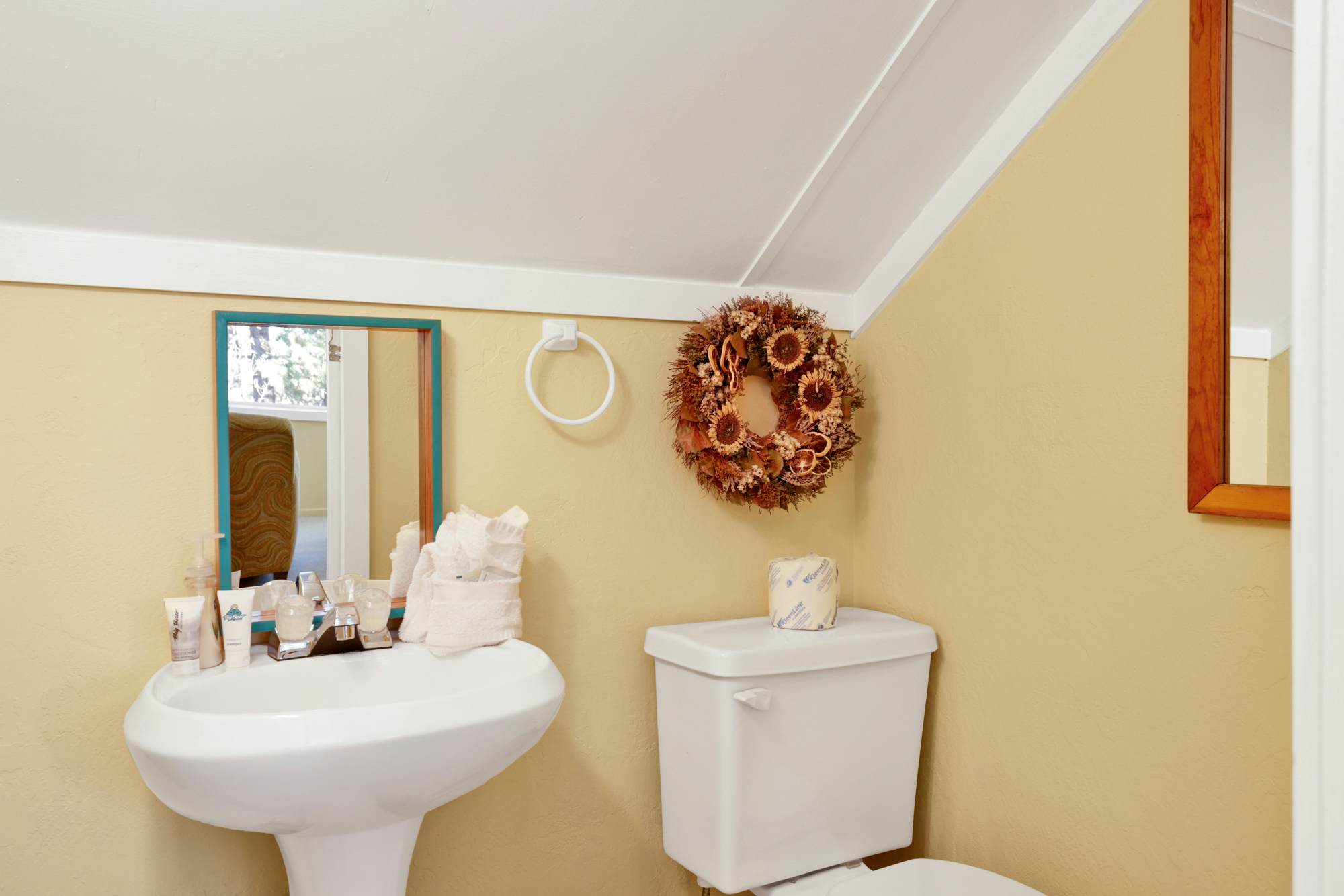 2360 -The Winding Lane House Est 1932