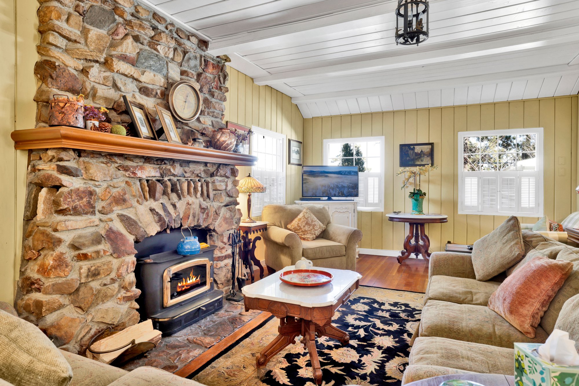 Family-Friendly Hilltop Retreat | Pet-Friendly Yard, Gardens, Gazebo, Chef's Kitchen Hot Tub