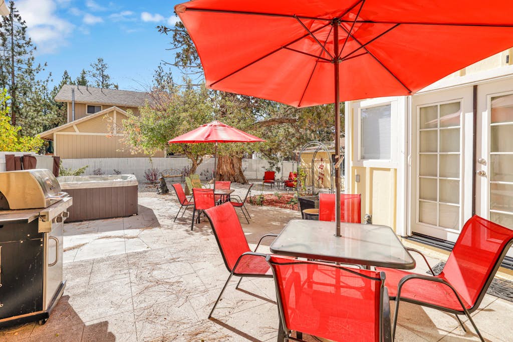 Family-Friendly Hilltop Retreat | Pet-Friendly Yard, Gardens, Gazebo, Chef's Kitchen Hot Tub