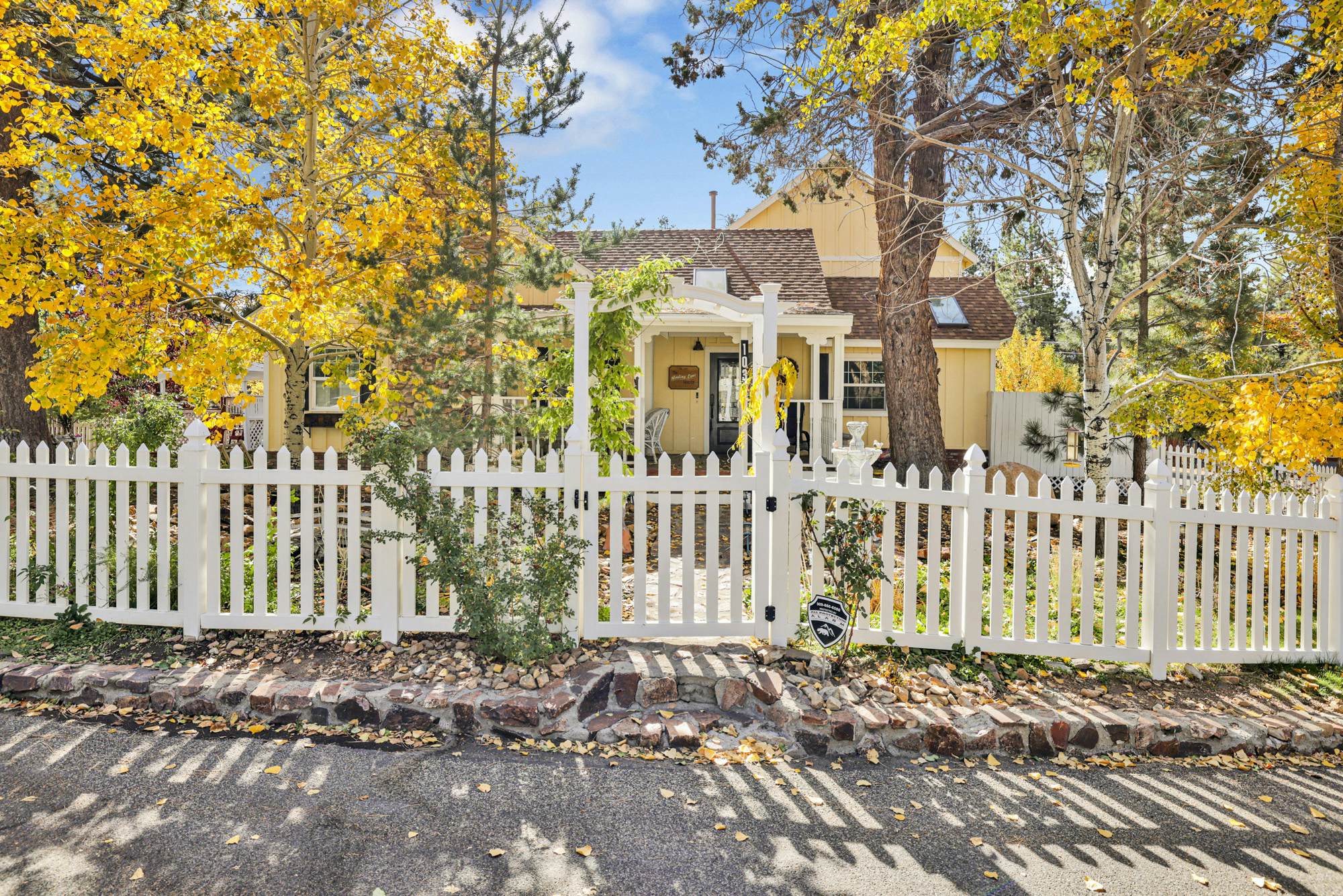 2360 -The Winding Lane House Est 1932