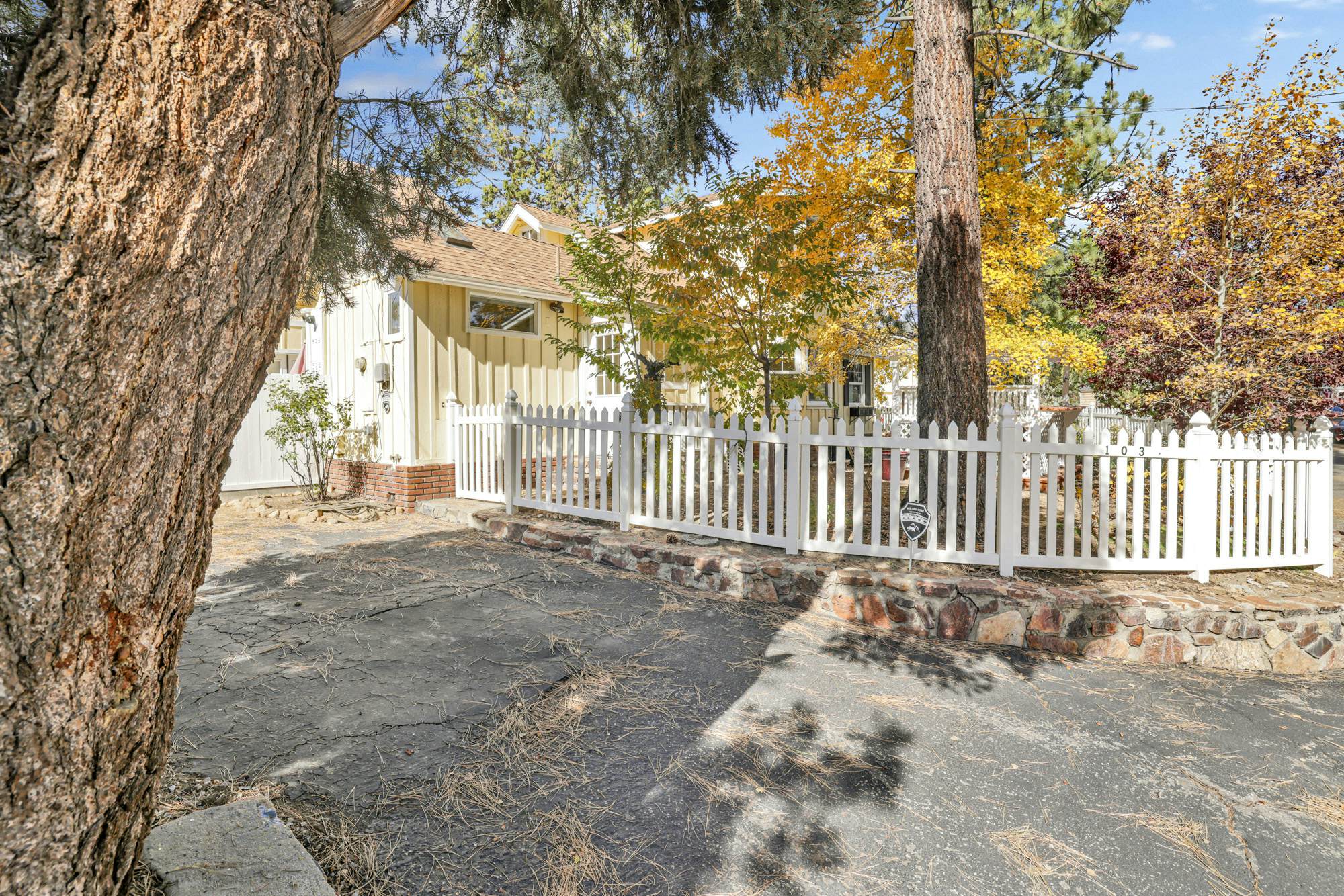 2360 -The Winding Lane House Est 1932