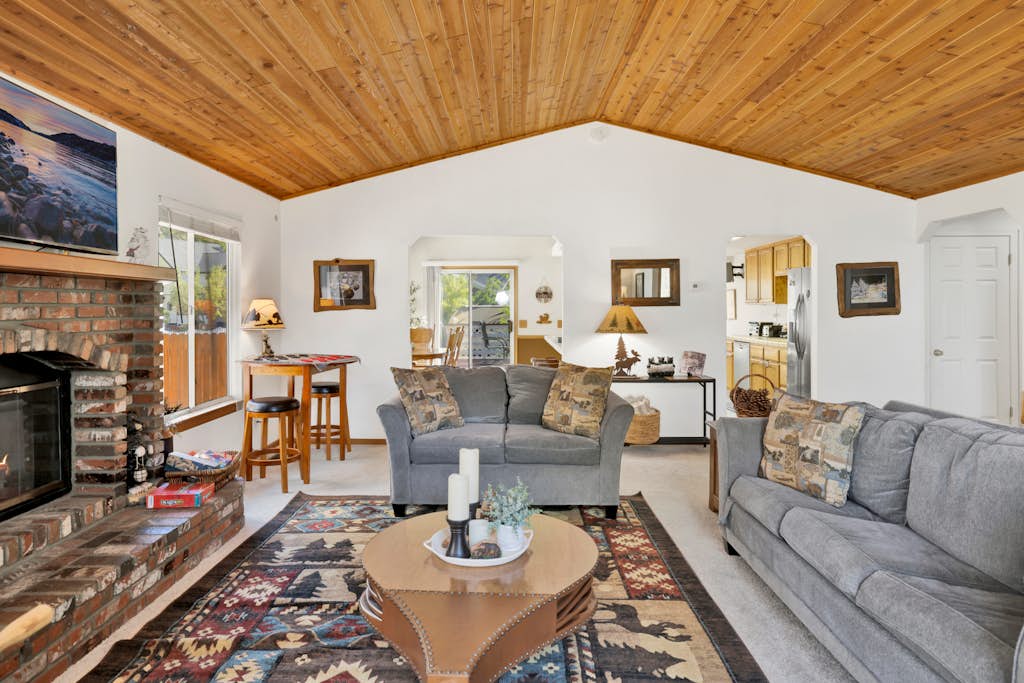 Divine Chateau Big Bear | Hot Tub • Deck Views • Basketball Court • Fenced Yard