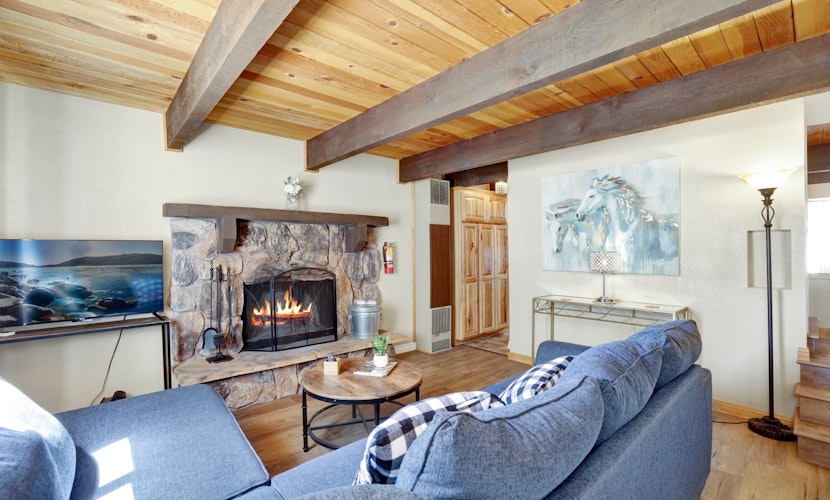 Relaxing Heavenly Bear Cottage at Sugarloaf Big Bear