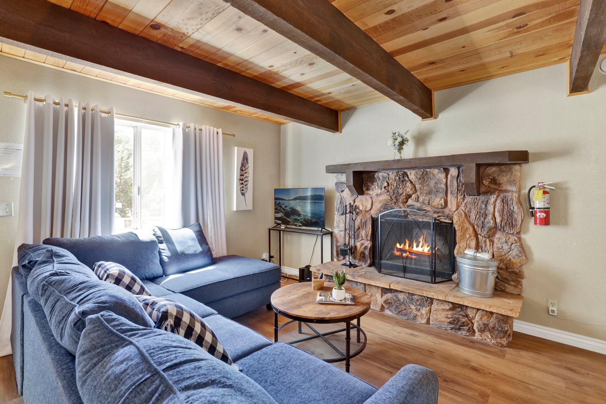 Relaxing Heavenly Bear Cottage at Sugarloaf Big Bear