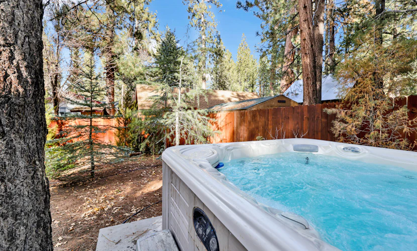 Bear Paw Cottage at Big Bear w/ Hot Tub