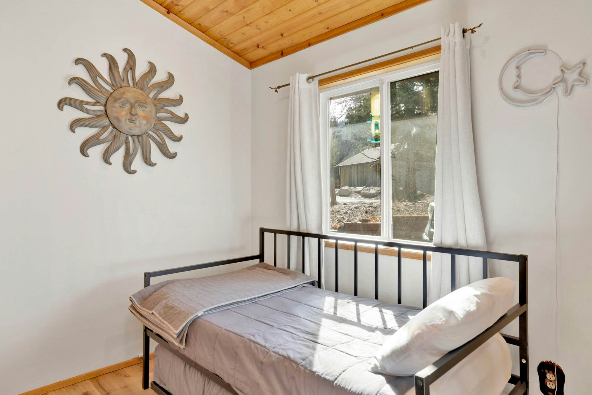 2413-Natures Delight