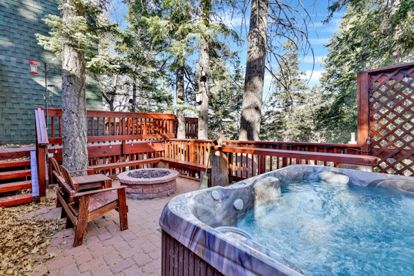 Natures Delight | W/ Hot Tub | FIrepit | Near ski resorts