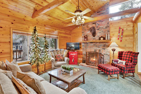 Timber Pines Chalet Retreat Cottage w/ Hot Tub