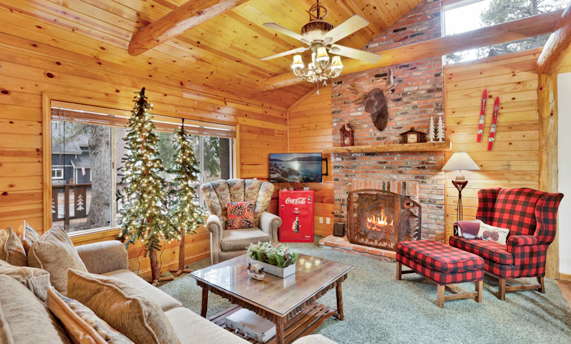 Timber Pines Chalet Retreat Cottage w/ Hot Tub