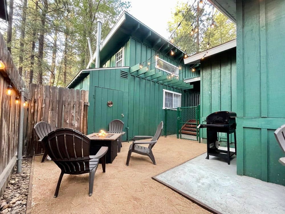 2458-Twin Pines Lodge