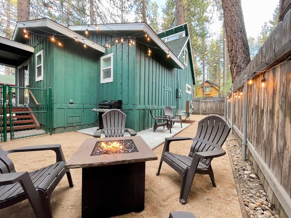 2458-Twin Pines Lodge