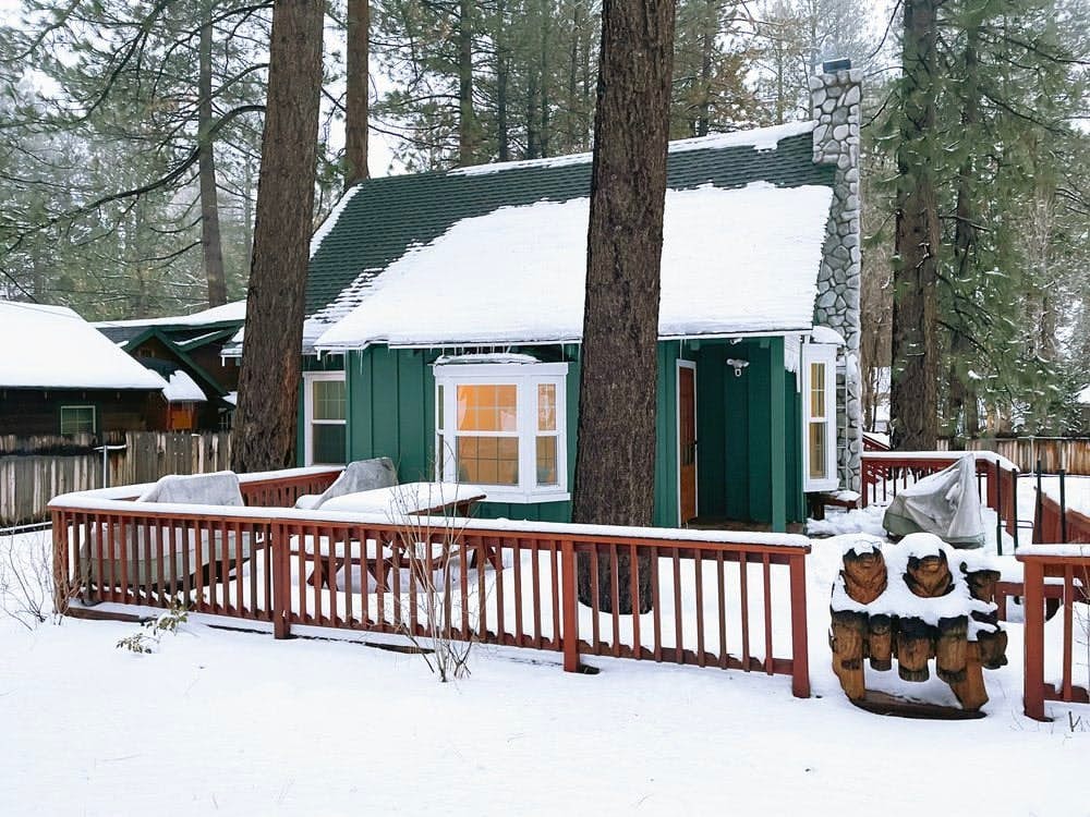 2458-Twin Pines Lodge