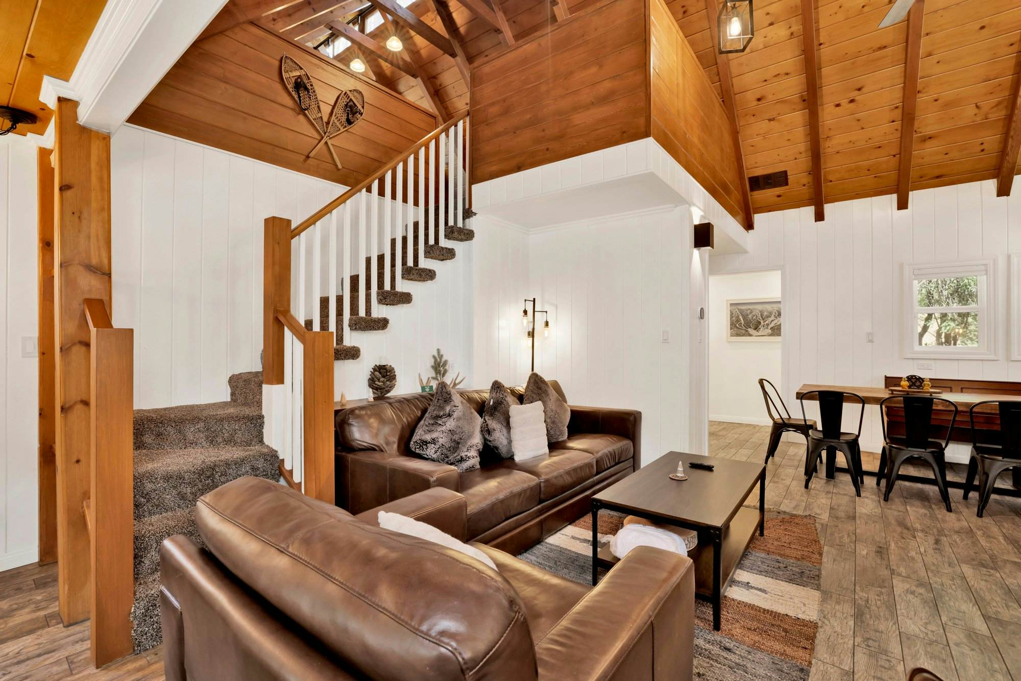 2458-Twin Pines Lodge