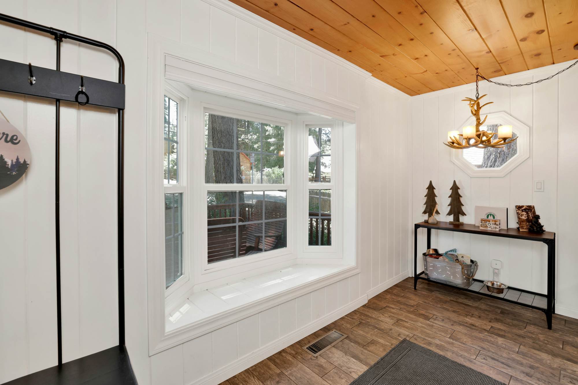 2458-Twin Pines Lodge