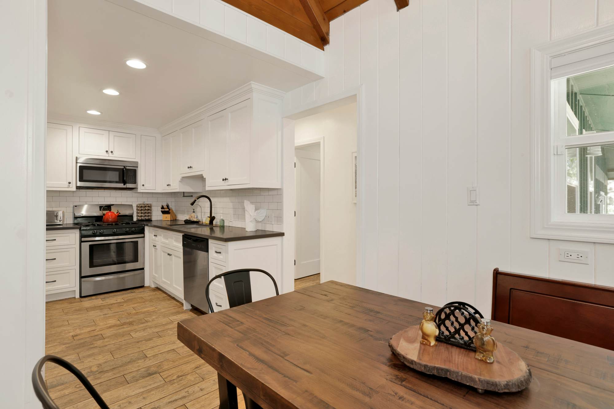 2458-Twin Pines Lodge