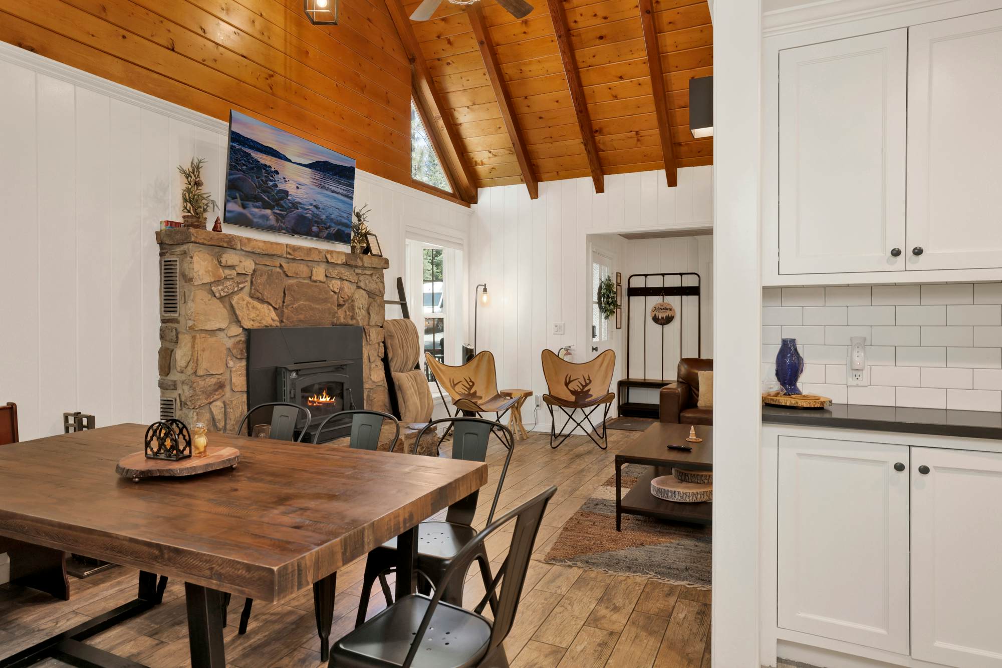 2458-Twin Pines Lodge