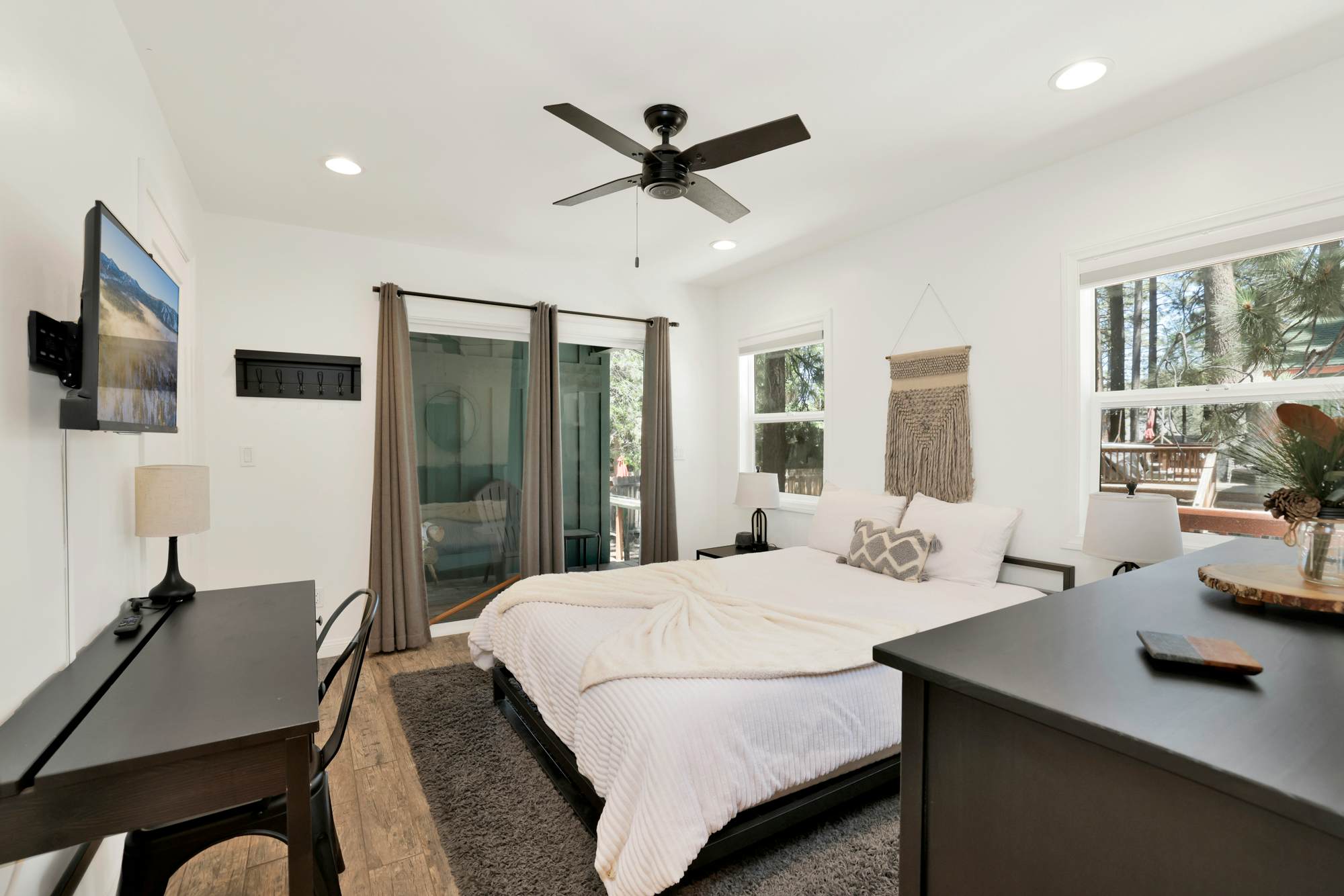 2458-Twin Pines Lodge