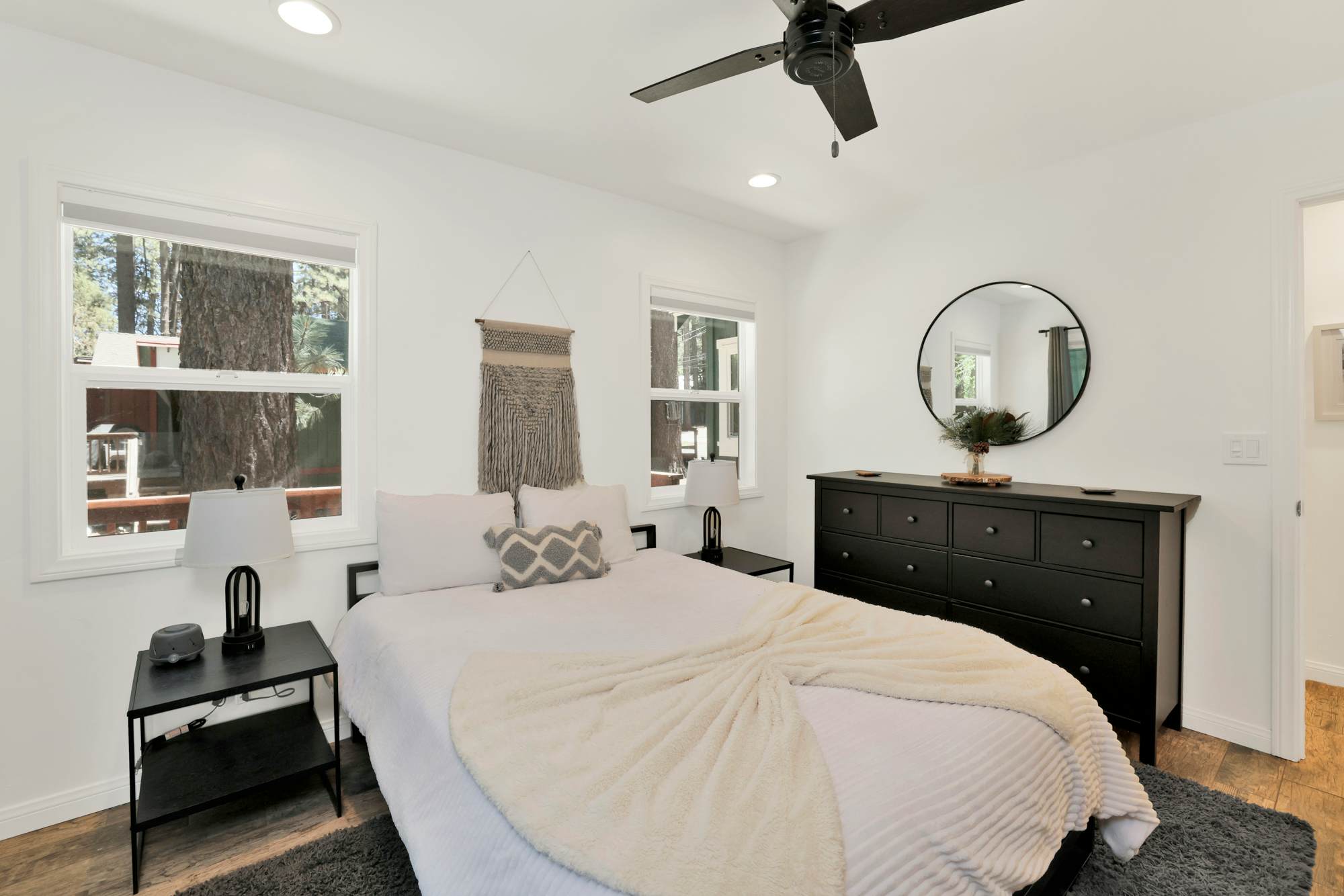 2458-Twin Pines Lodge