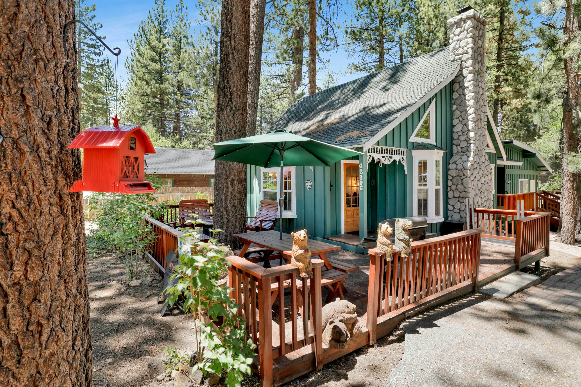 2458-Twin Pines Lodge